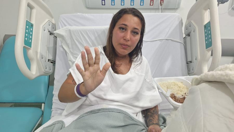 mulher resgatada após 2 dias à deriva recebe alta do hospital