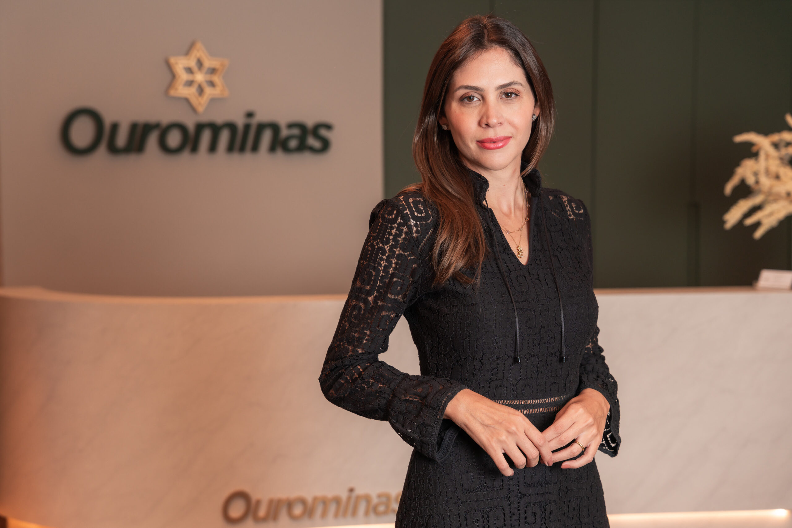 A Ourominas vem transformando a forma como brasileiros investem em ouro ao permitir a compra online com entrega física diretamente na casa do cliente