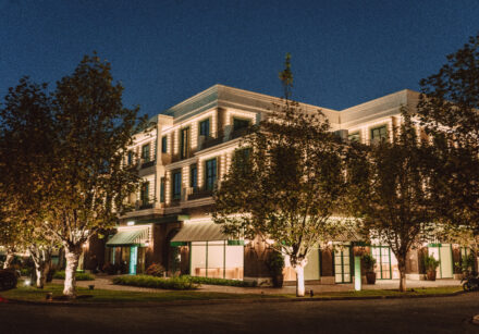 O CJ Boa Vista Village, da JHSF, estreia em Porto Feliz reunindo marcas como Louis Vuitton, Brunello Cucinelli e Chloé.