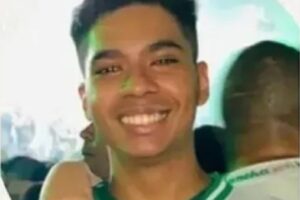 jovem morto com tiros nas costas em SP