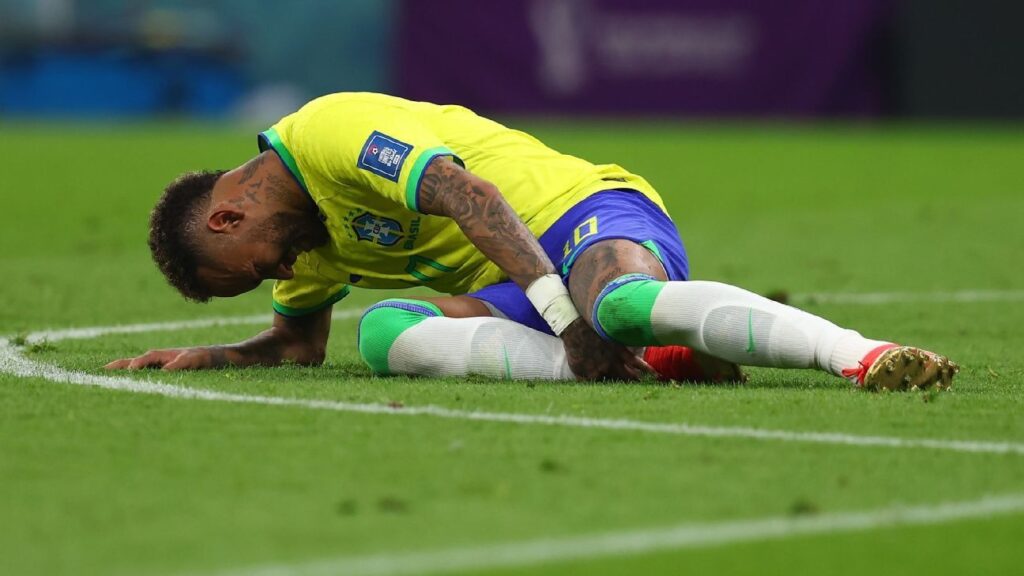 Atacante se recupera de lesão grau 2 na panturrilha direita antes da Copa do Mundo.