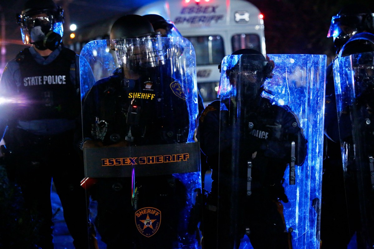 Nos EUA, Newark tem toque de recolher após novos conflitos em manifestações contra o ICE