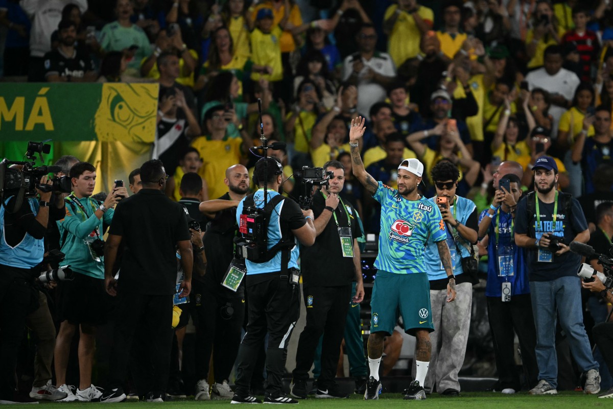 Neymar tem seu nome cantado pela torcida brasileira antes de amistoso da seleção com o Panamá