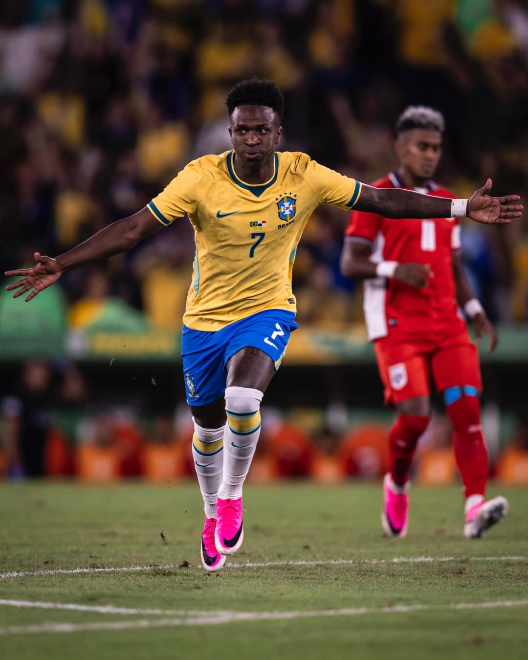 Depois dos xingamentos contra Virgínia Fonseca no Maracanã, Vini Jr pediu respeito à ex nas redes sociais. Mas um detalhe chamou a atenção dos internautas.