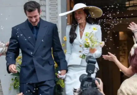 Callum Turner e Dua Lipa: casamento discreto em Londres (Ryan Collins/Reprodução)