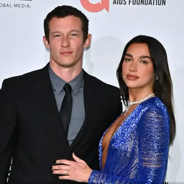 De cartório discreto a um casamento milionário na Sicília: Dua Lipa prepara uma festa digna da realeza italiana.