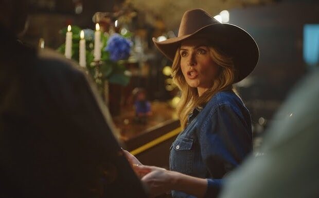 Ana Paula Renault estrela campanha promocional de “Rancho Dutton”, nova série derivada de “Yellowstone”