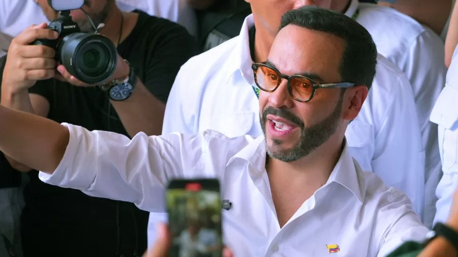 Espriella emula na Colômbia símbolos usados por Bolsonaro e Bukele