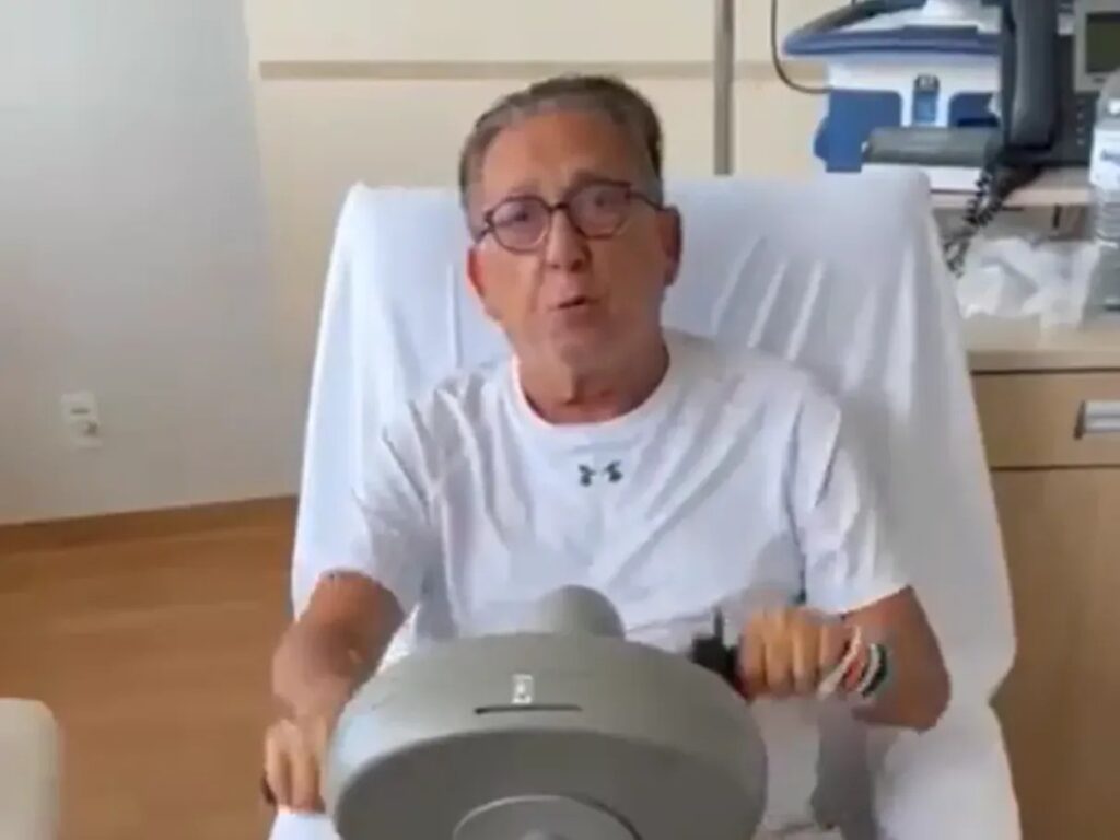 Com “excelente evolução clínica”, Galvão Bueno seguirá a recuperação em casa, acompanhado por fisioterapia e equipe médica.