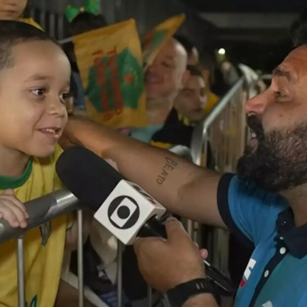 Uma criança, uma pergunta simples e uma resposta que viralizou em minutos. Ao ser questionado sobre o destaque da Seleção Brasileira, o menino escolheu Lucas Paquetá e ainda disparou sobre Neymar: “Só fica caindo quando pega a bola”.