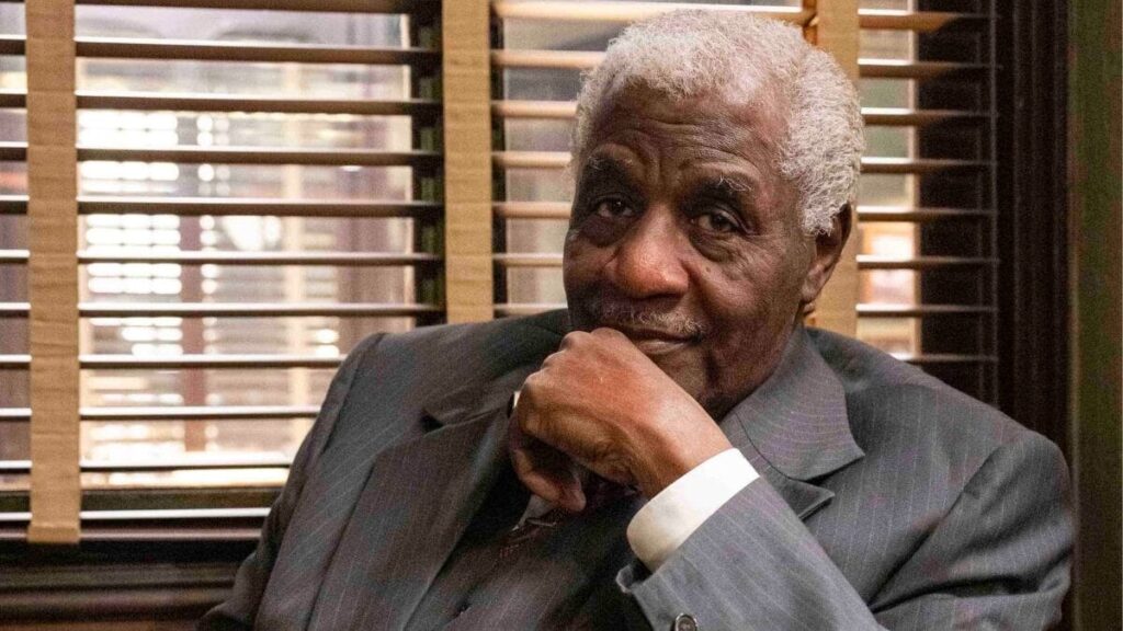 Aos 96 anos, ator decidiu priorizar projetos mais curtos após considerar exaustiva a rotina de gravações