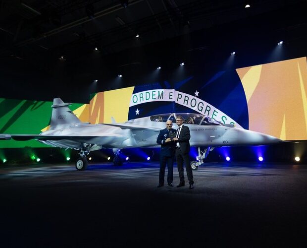 caça gripen desenvolvido com brasileiros