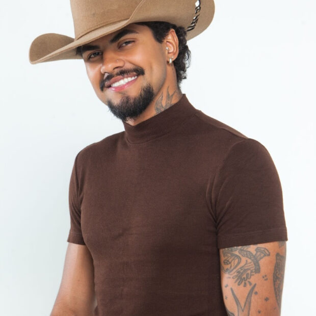Mais de 50 milhões de streams, viral no TikTok e Top 1 nas plataformas. Jeninho prova que o agrofunk veio para ficar