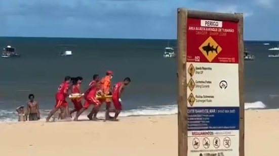 mulher mordida por tubarão no recife
