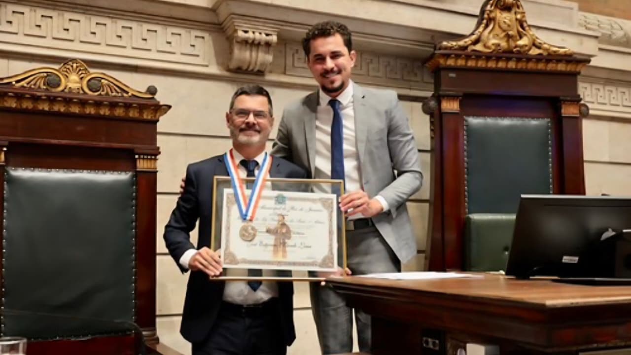 José Estevam recebe Medalha São Francisco no Rio de Janeiro O prêmio de José Estevam Macedo Lima evidencia a relevância de discutir os limites da liberdade de expressão na internet