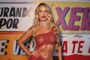 Modelo afirmou que seres alienígenas vivem entre humanos, disse já ter visto três OVNIs e comentou vídeo que viralizou nas redes sociais