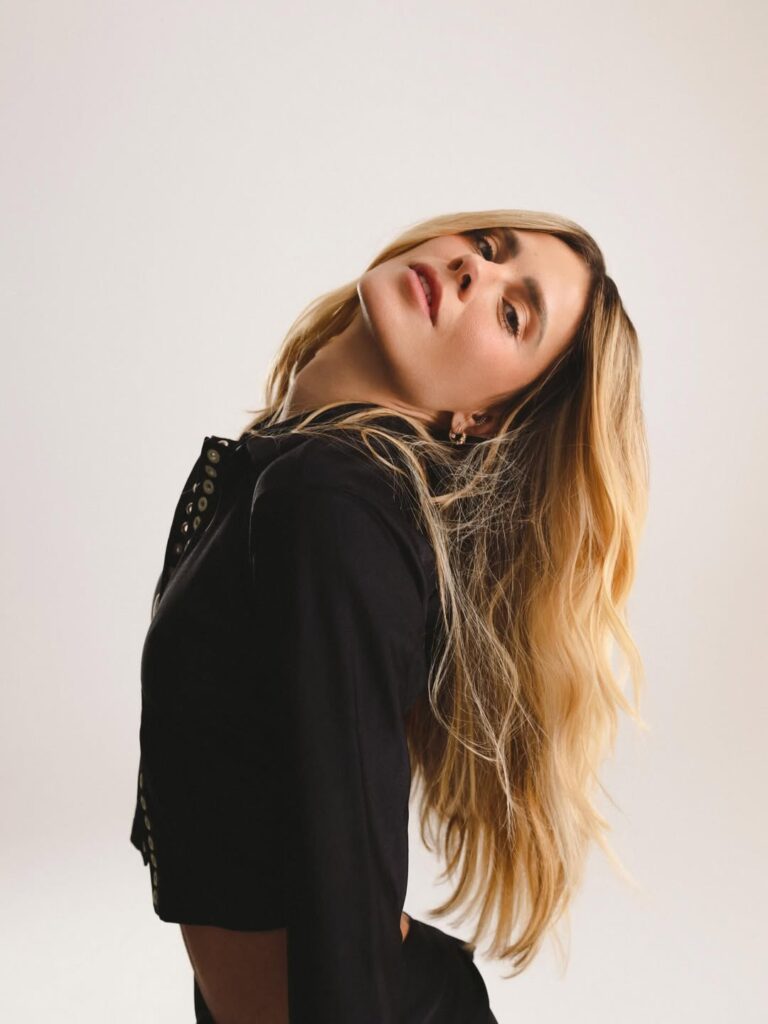 Em recuperação de uma pielonefrite avançada, Carolina Dieckmann recebeu uma onda de apoio nas redes sociais após falar abertamente sobre o susto de saúde que enfrentou.