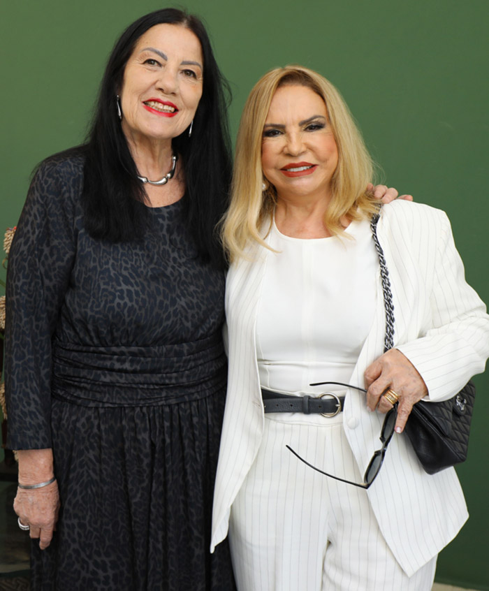a querida aniversariante de hoje, adriana colela, com gracia cantanhede