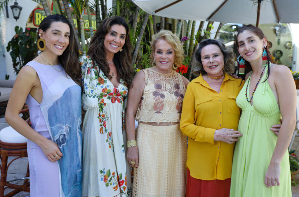 isadora craveiro, larissa naves, mércia crema, elvira naves e jordana craveiro foto de césar rebouças