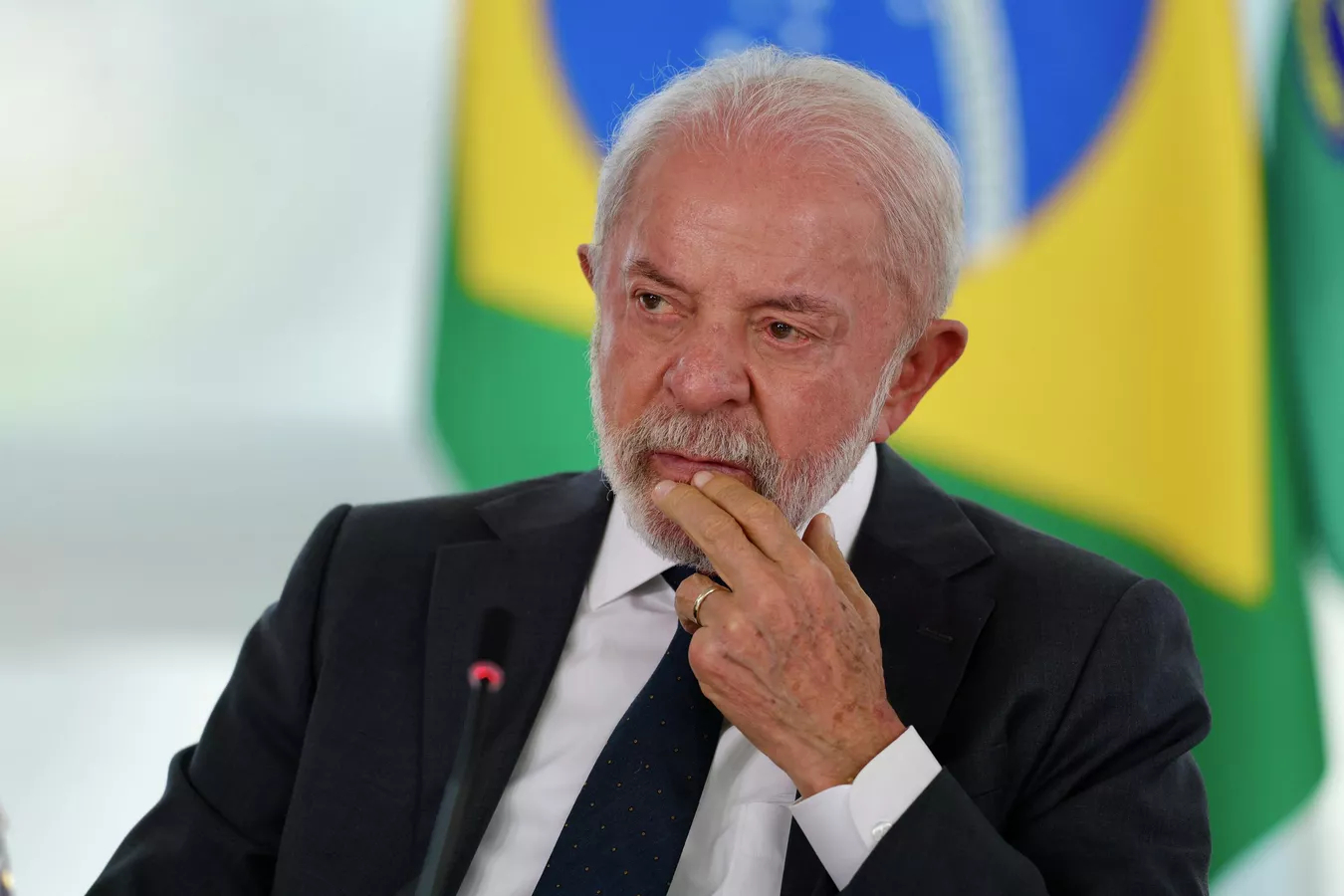 Desaprovação do governo Lula vai a 48%, ante 49% em maio, mo