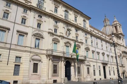 Humorista ficou na residência oficial da embaixada brasileira em Roma em 2025

