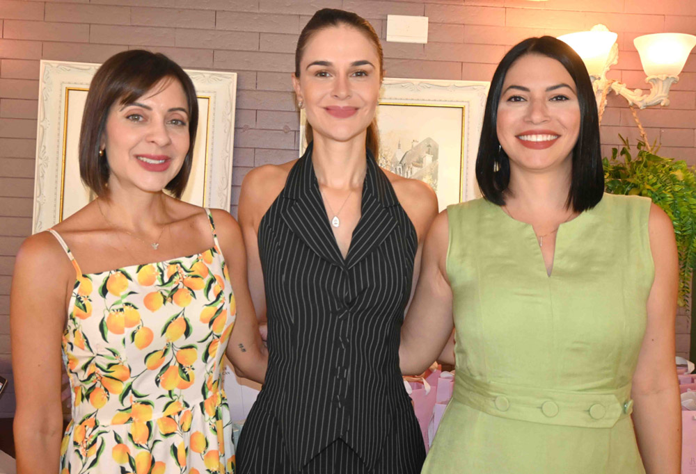 a consultora da skinceuticals, camila vargas, a dermatologista gabriella basile e a nutricionista elisa caetano