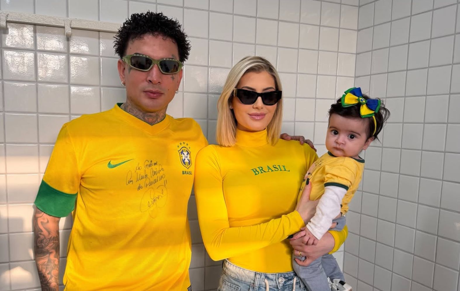 Um susto que poderia ter terminado de forma muito diferente. MC Guimê revelou que a esposa, Fernanda Stroschein, e a filha Yarin sofreram um acidente em Alphaville, mas passam bem.