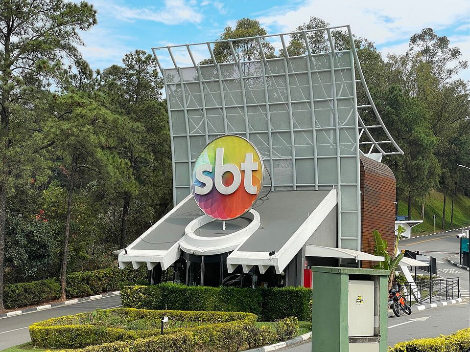 O SBT abriu as portas dos bastidores para o público. Estúdios, figurinos, cenários históricos e um espaço especial dedicado a Silvio Santos prometem emocionar os fãs.