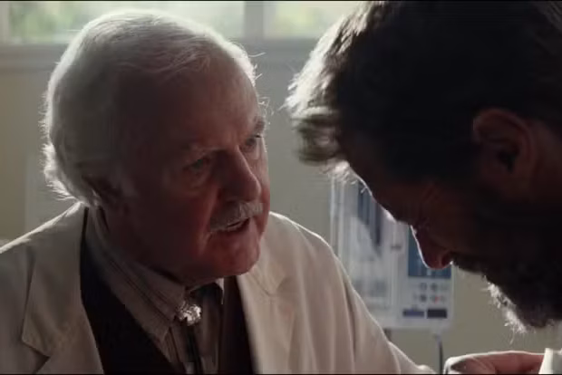 O ator James Handy, conhecido por trabalhos em "Jumanji" e "Arquivo X", morreu aos 81 anos após ser vítima de um crime que chocou Hollywood.