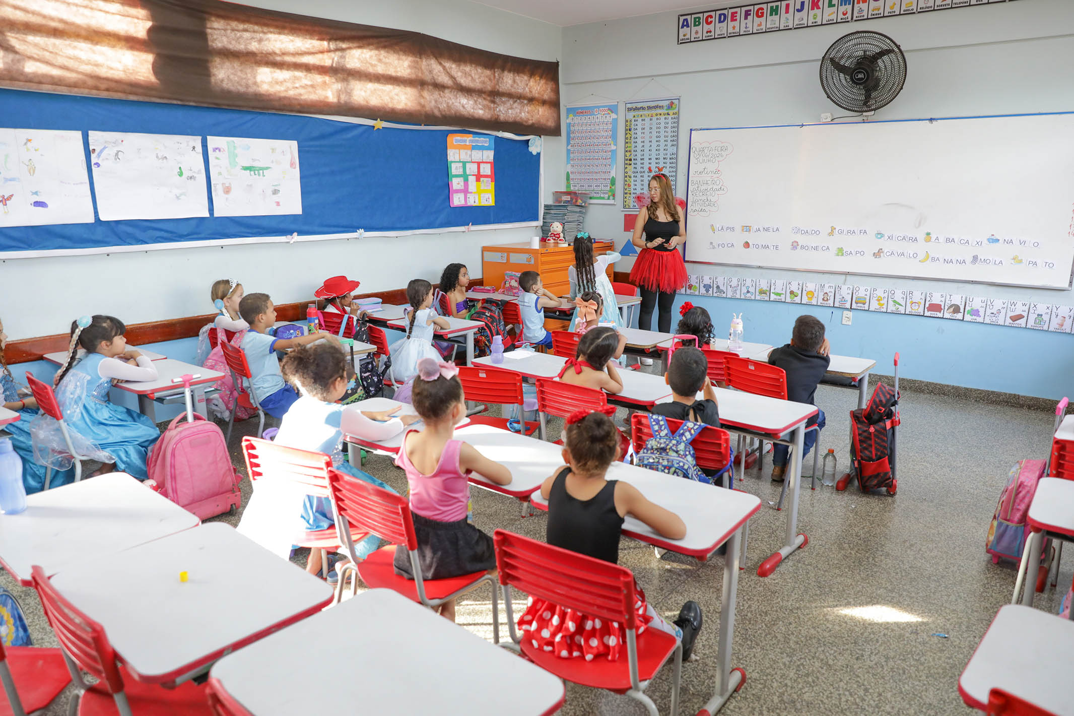 DF amplia alfabetização e supera meta em 2025