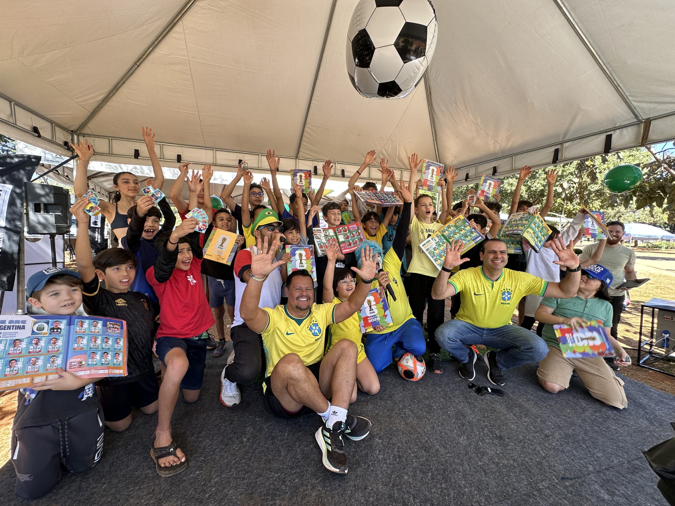 Troca campeã reúne famílias e colecionadores no Parque da Ci