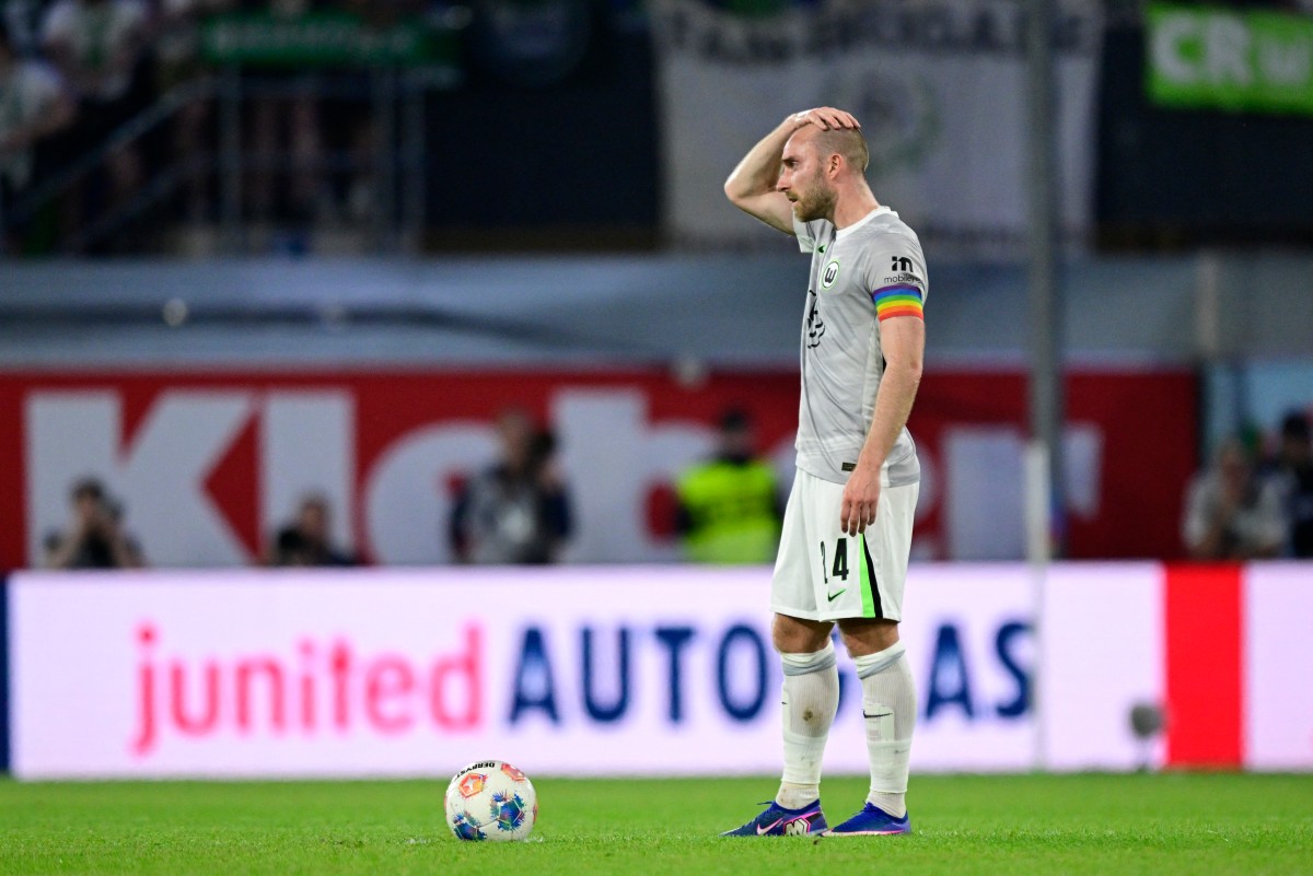 Jogador dinamarquês Christian Eriksen desmaia durante amisto