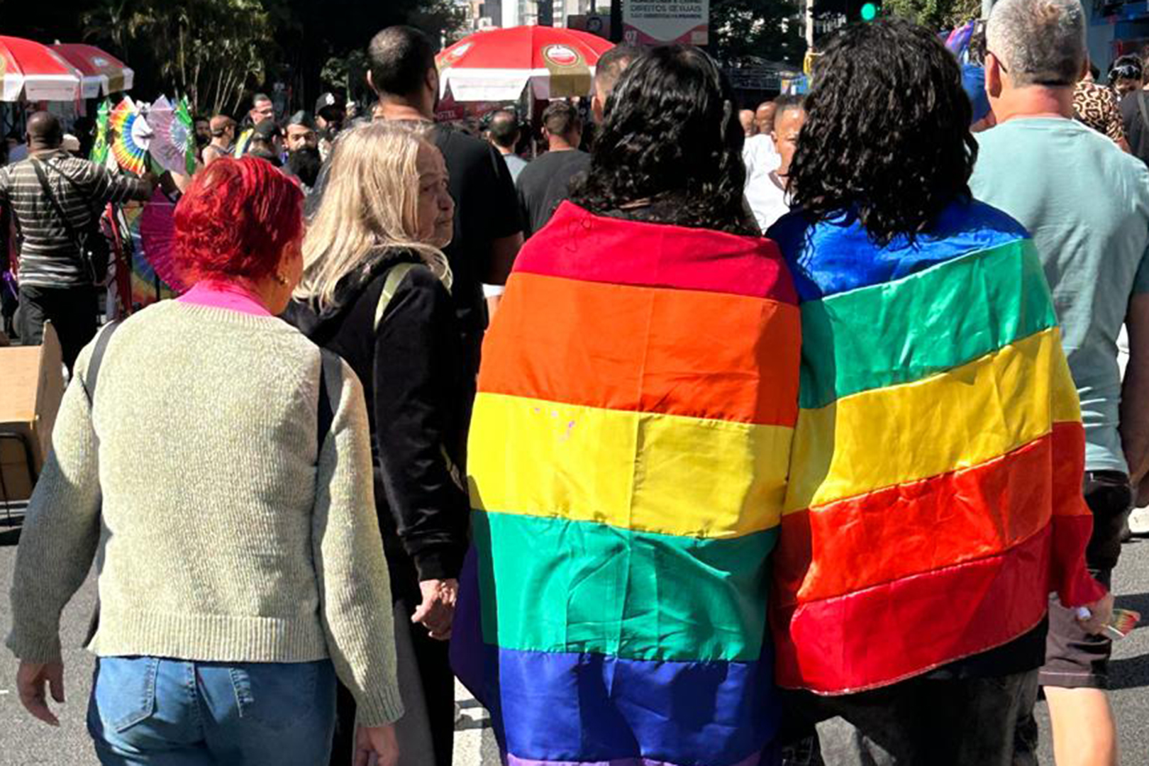 Eleições e Copa levam verde e amarelo para a Parada LGBT+ de