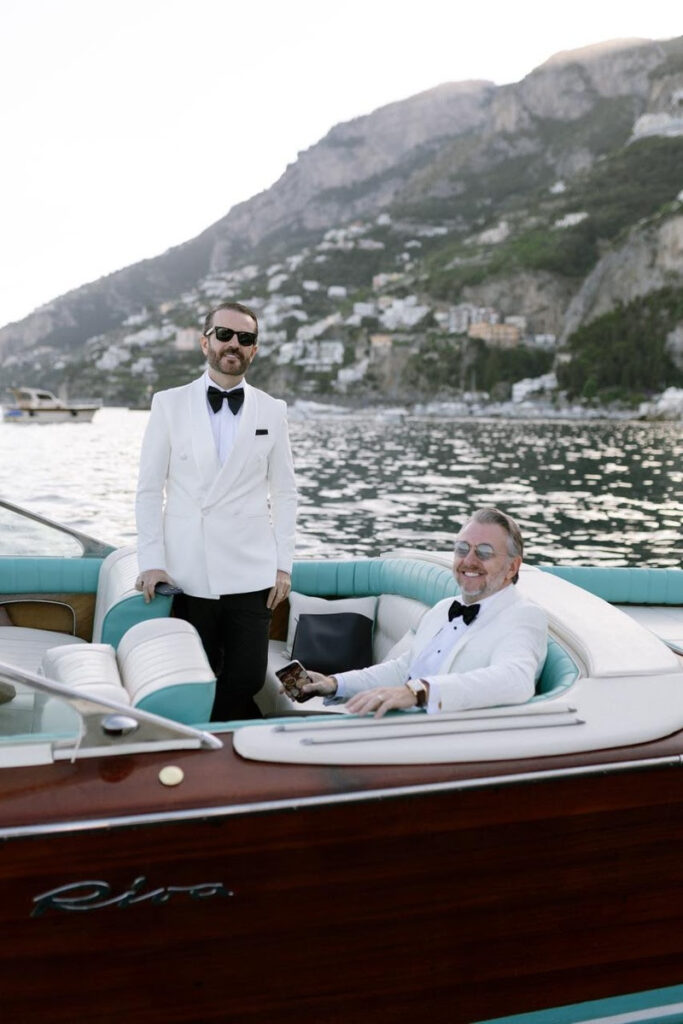 Entre o azul do Mediterrâneo, os Faraglioni de Capri e convidados ilustres, Daniel Mafra e Ivan Wiese transformaram a renovação de votos em um verdadeiro conto italiano - Créditos: Maria Chierchia