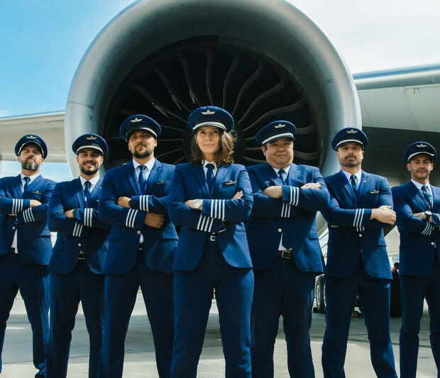 A LATAM Brasil abriu o cofre e promete bônus de R$ 160 mil para comandantes do Embraer E195-E2. A disputa por pilotos nunca esteve tão acirrada.