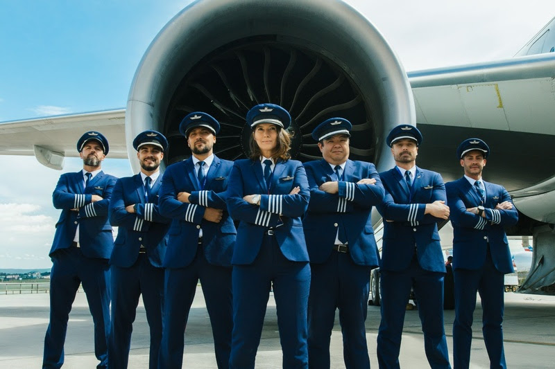 A LATAM Brasil abriu o cofre e promete bônus de R$ 160 mil para comandantes do Embraer E195-E2. A disputa por pilotos nunca esteve tão acirrada.