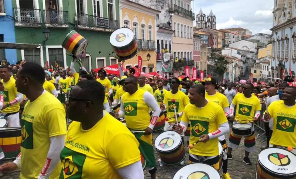 Grupo baiano participa das transmissões da Seleção com o narrador desde 2002