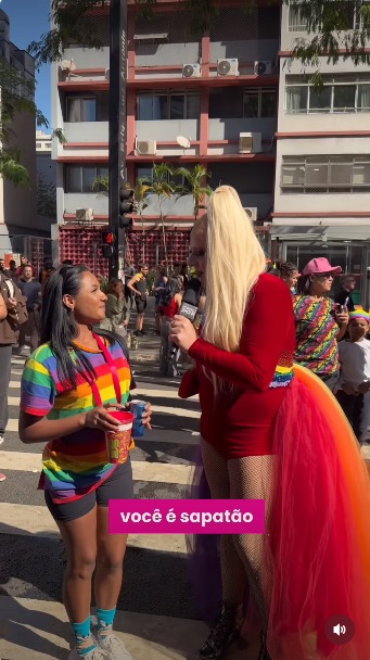 Em parceria com a POPline, o convite partiu da Clínica LGBT+ Com Local, que é especializada em saúde mental. (Foto: Reprodução/Rodrigo Apresentador)