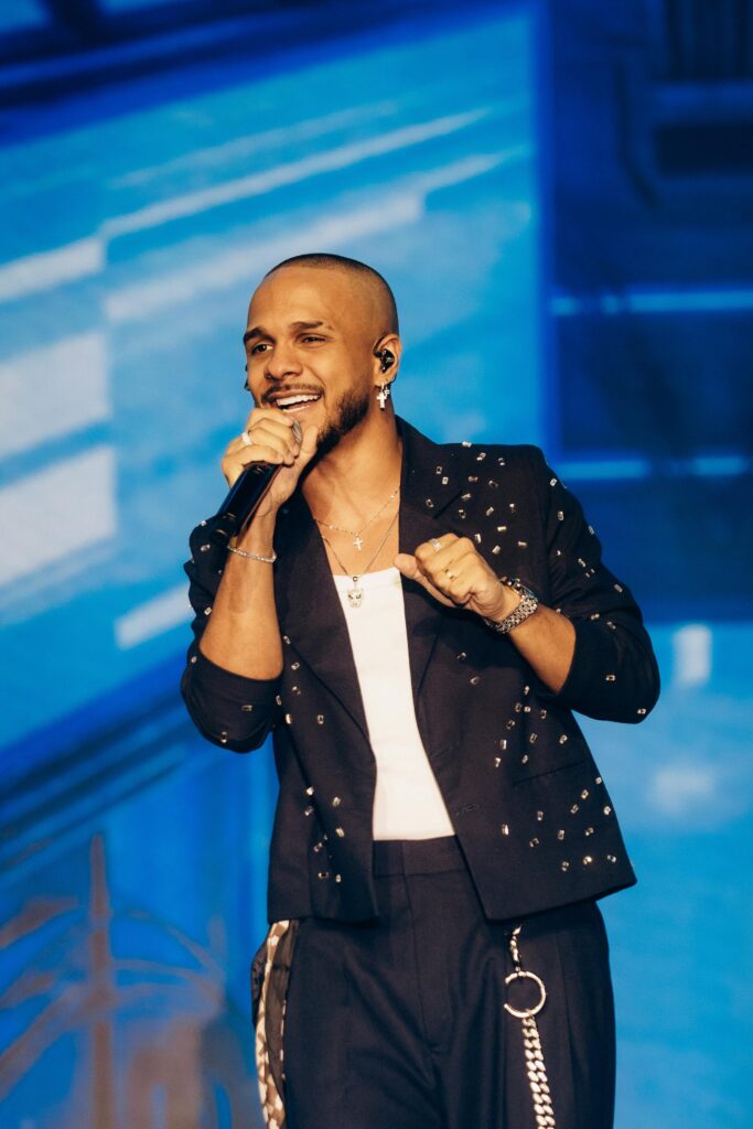 Com participações de Mumuzinho, Tiee e Vitinho, o DVD “Do Chão Ao Céu” marca o maior projeto da trajetória de Fabinho e começa a ser apresentado ao público no dia 11 de junho