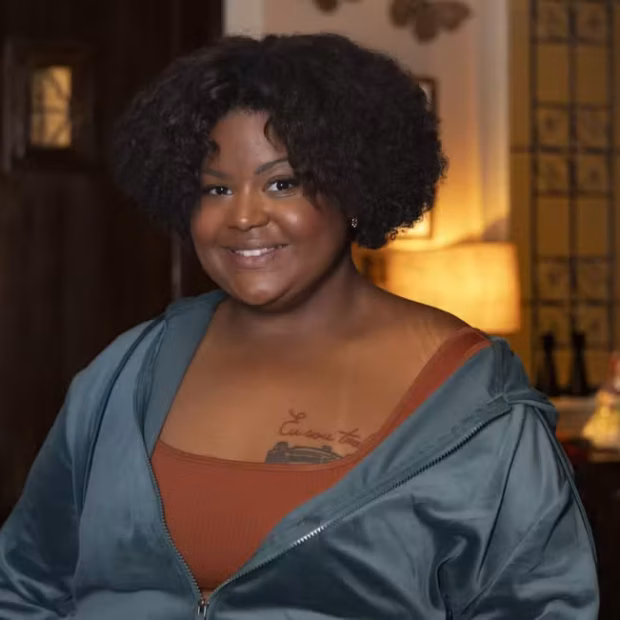 Nova fase na carreira de MC Carol! A cantora foi escalada para a novela “Quem Ama Cuida”, da Globo, e fará sua estreia como atriz vivendo a personagem Mirtes.