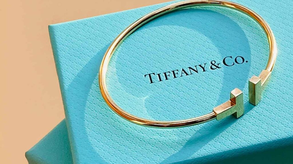 Par de brincos de prata da Tiffany tem lance inicial de R$ 180