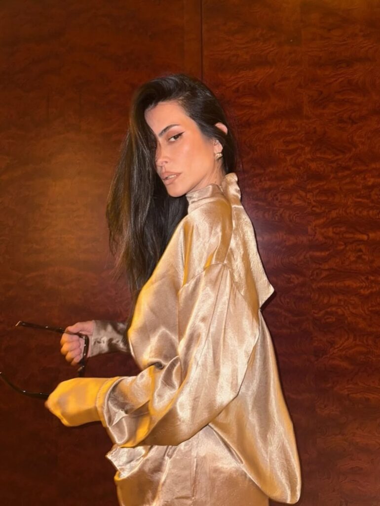 Entre a ficção e a vida real, Cleo Pires expõe um lado pouco falado da fama na televisão brasileira.