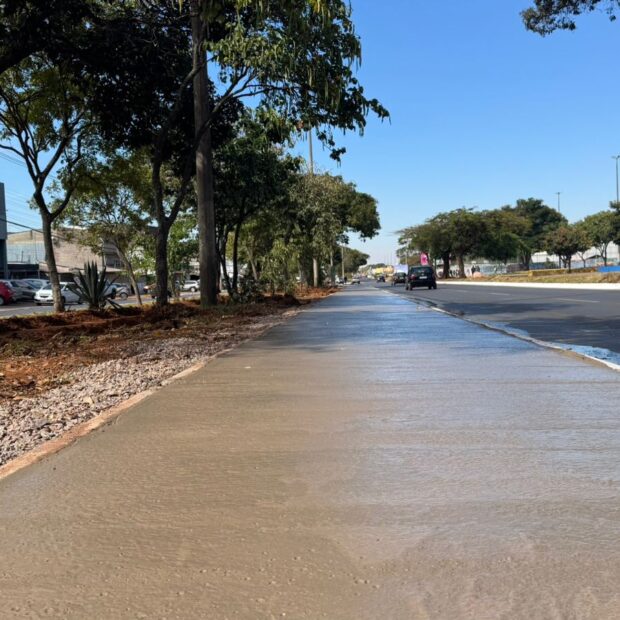 obras de calcada e ciclovia