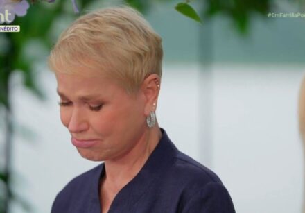 Xuxa Meneghel se emocionou ao ler uma carta escrita por Sasha Meneghel durante o programa “Eliana em Família: Pode Entrar”.