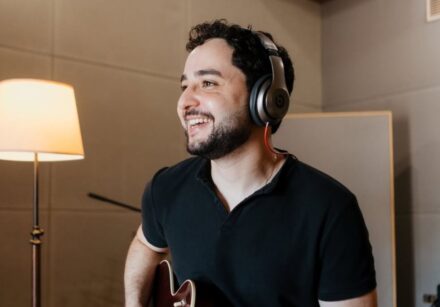 Heber Nunes conquistou o título da primeira temporada do Guitar Pool Brasil após se destacar entre guitarristas de várias regiões do país.