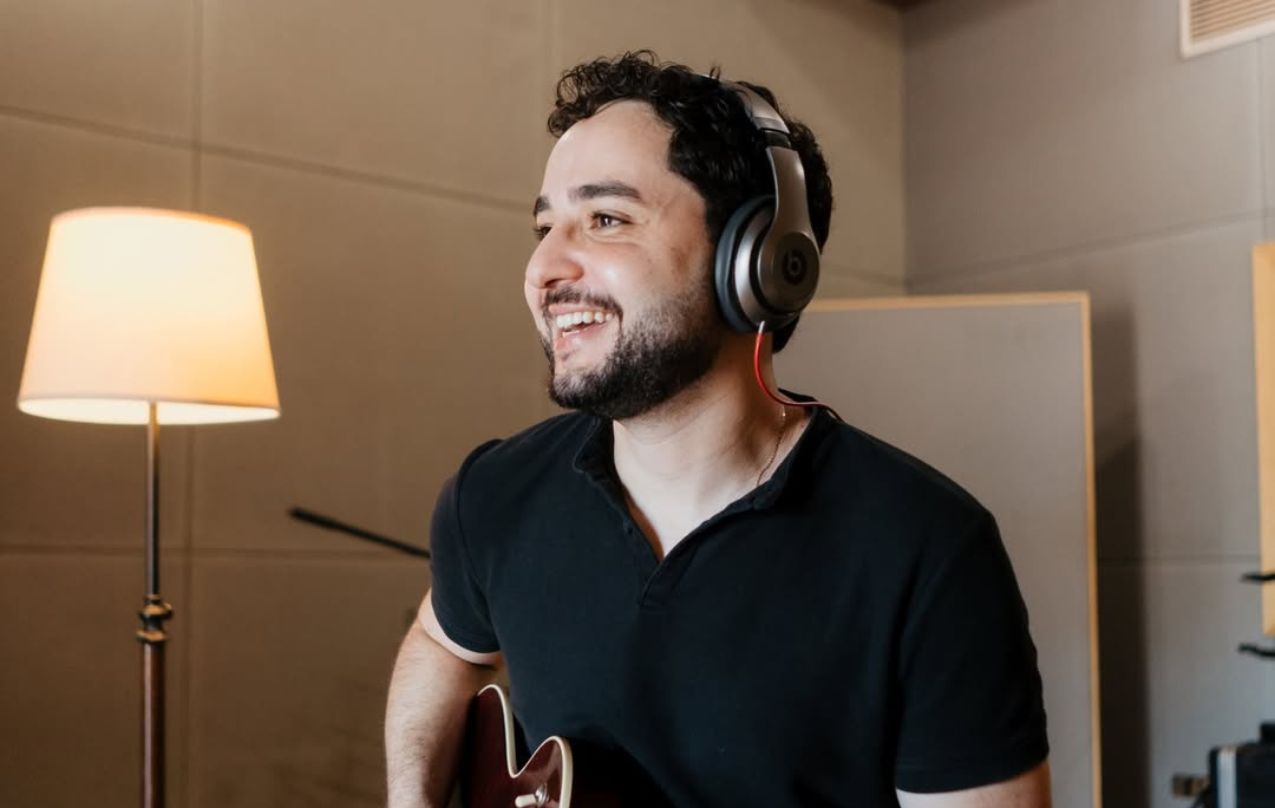 Heber Nunes conquistou o título da primeira temporada do Guitar Pool Brasil após se destacar entre guitarristas de várias regiões do país.