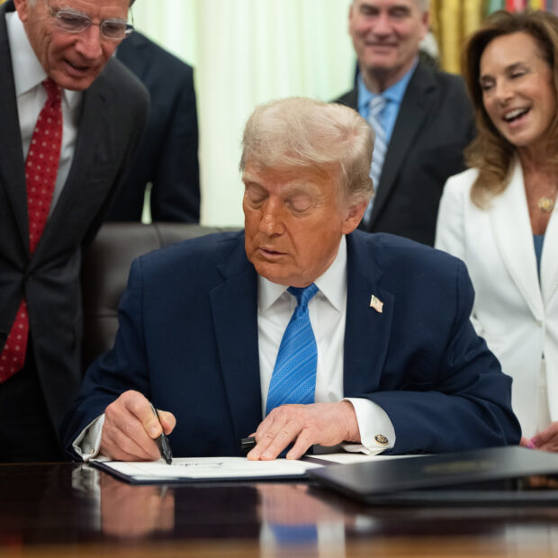 trump lei orçamentária