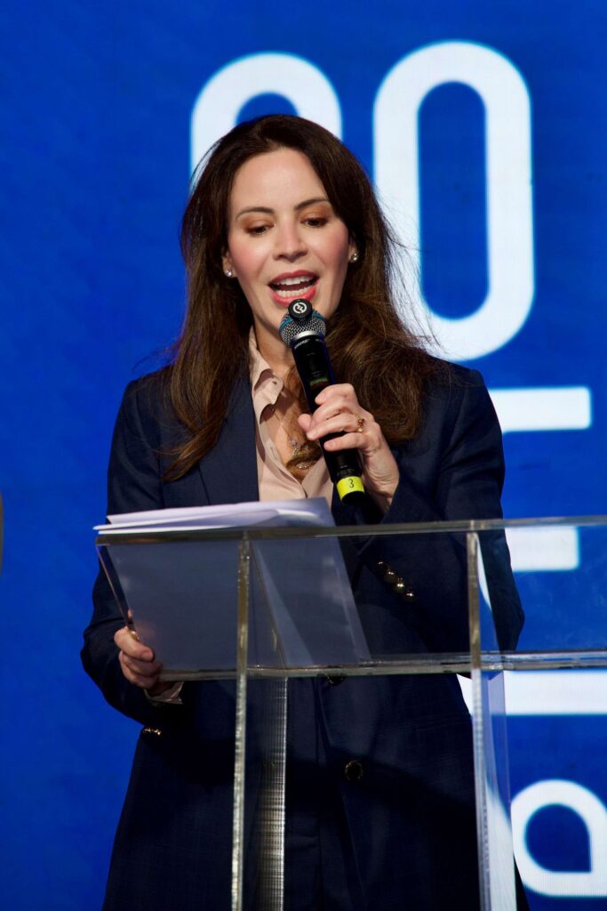 A CEO Alessandra Louza participou da assinatura do acordo entre o grupo Flamboyant e a Universidade Federal de Goiás durante o Conecta CEIA. - Reprodução Instagram