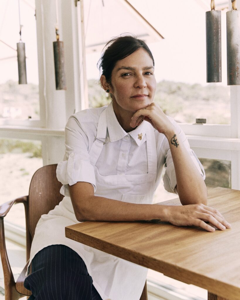 A chef brasileira passa a comandar um dos endereços gastronômicos mais sofisticados de Portugal, em espaço projetado por Philippe Starck - Créditos: José Cuevas
