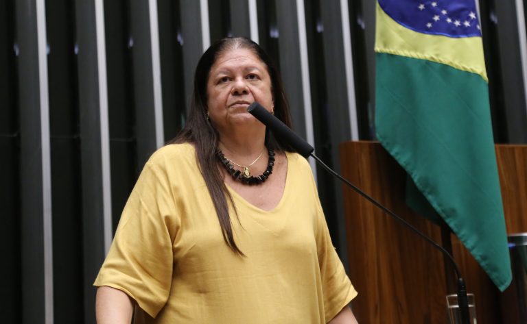 Comissão aprova atenção integral a pessoas com síndrome de D